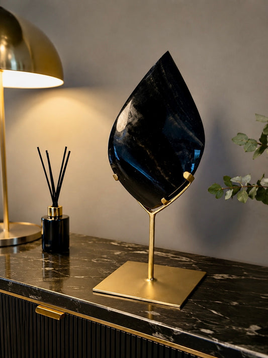 Schwarze Obsidian-Flamme 33 cm 2 kg mit goldenem Ständer | Brasilien