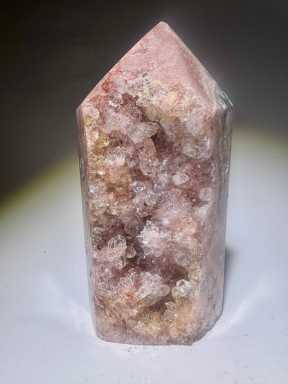 Pink Amethyst mit feinen grünen Adern & blumenartigen Kristallen, 11 cm, 467 g – aus Soledade, Brasilien