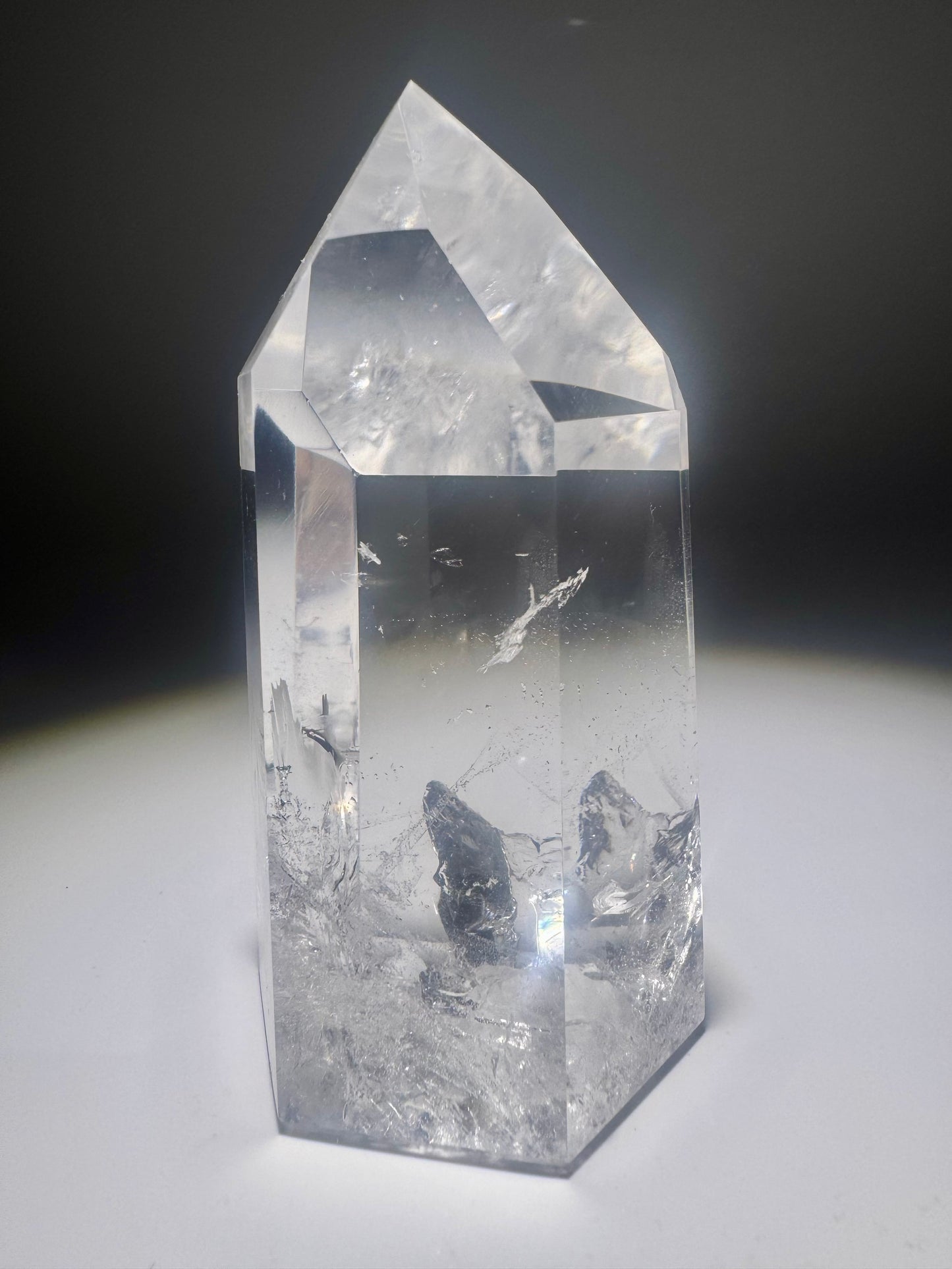 Exklusive sehr transparente Bergkristallspitze / Lemurian mit Regenbogen - 9cm, 284g
