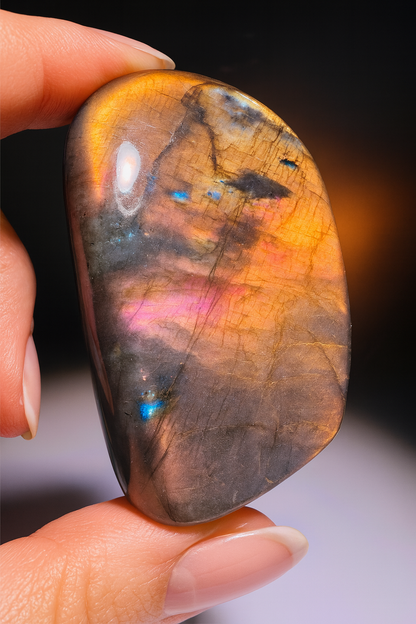 Labradorit Freeform Pink–Gold–Blau | Seltene Farbspiel-Rarität