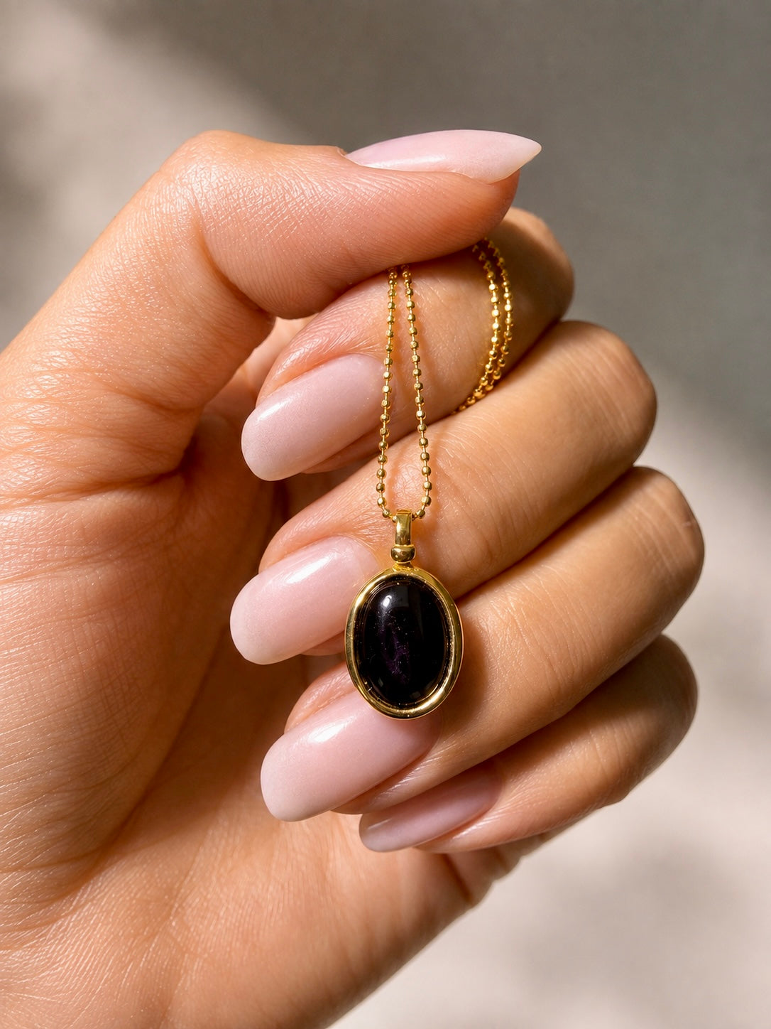 Adorable pendentif en onyx, argent 925 ou argent 925 doré, serti clos élégant