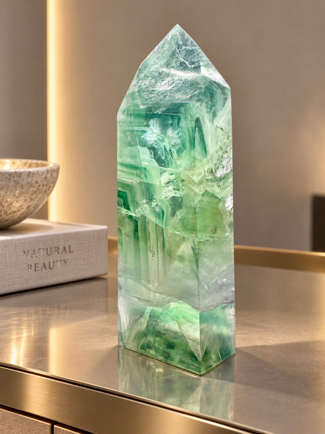 Seltene mintgrüne Fluoritspitze mit Regenbogen und Phantomlinien, 11 cm, 325 g, Brasilien
