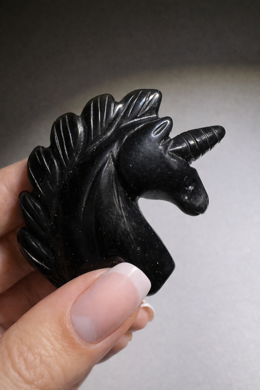 Einhorn aus Edelstein 5,5 cm – Red Zebra Jaspis, Aventurin oder Onyx