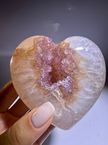 Bezauberndes rosa Rainbow Amethyst Herz aus Uruguay - 9cm, 400g