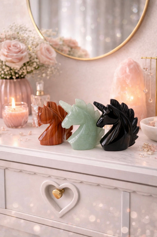 Einhorn aus Edelstein 5,5 cm – Red Zebra Jaspis, Aventurin oder Onyx