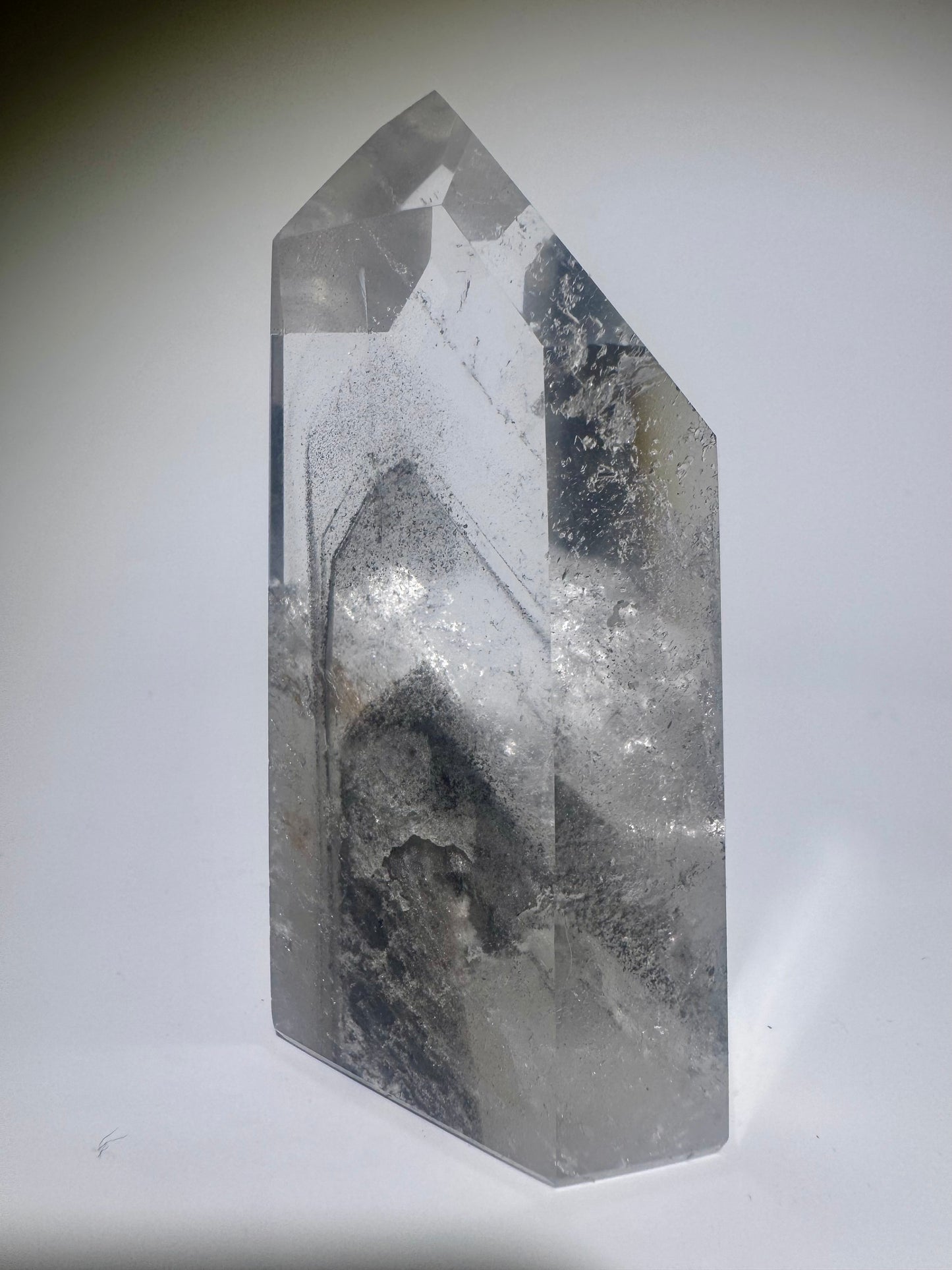 Schwarzer perfekter Phantom Bergkristall (sehr klar) 🖤 - 8.1cm, 188g