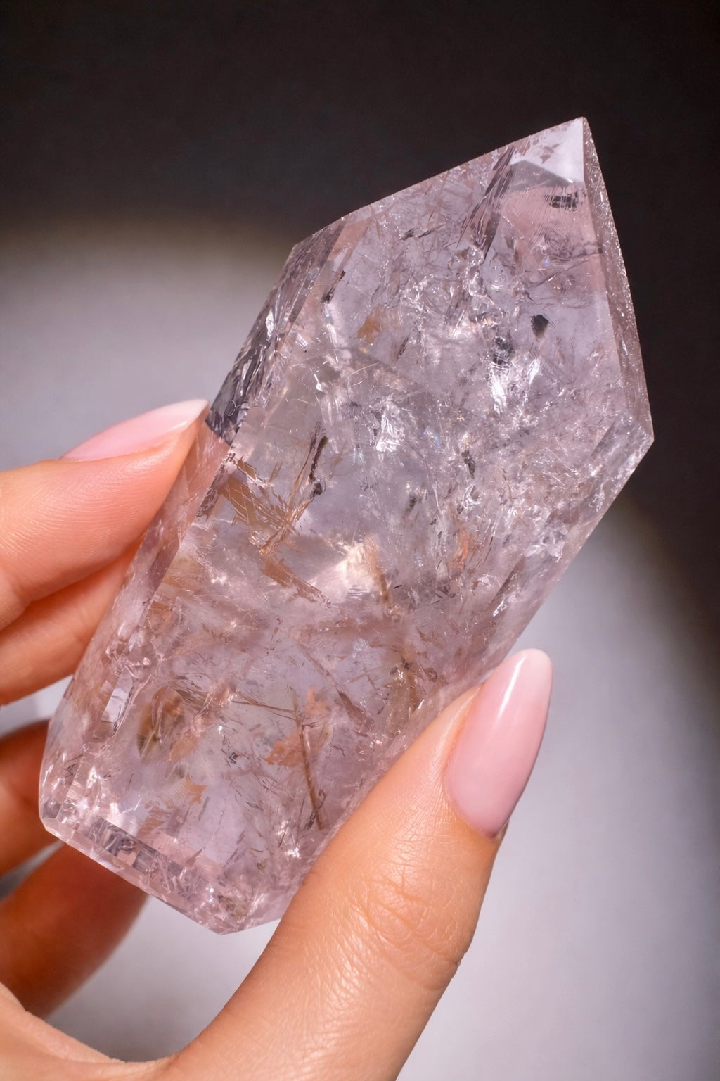 Pointe fantôme d'amétrine fluorescente – 9 cm, 88 g | Qualité musée