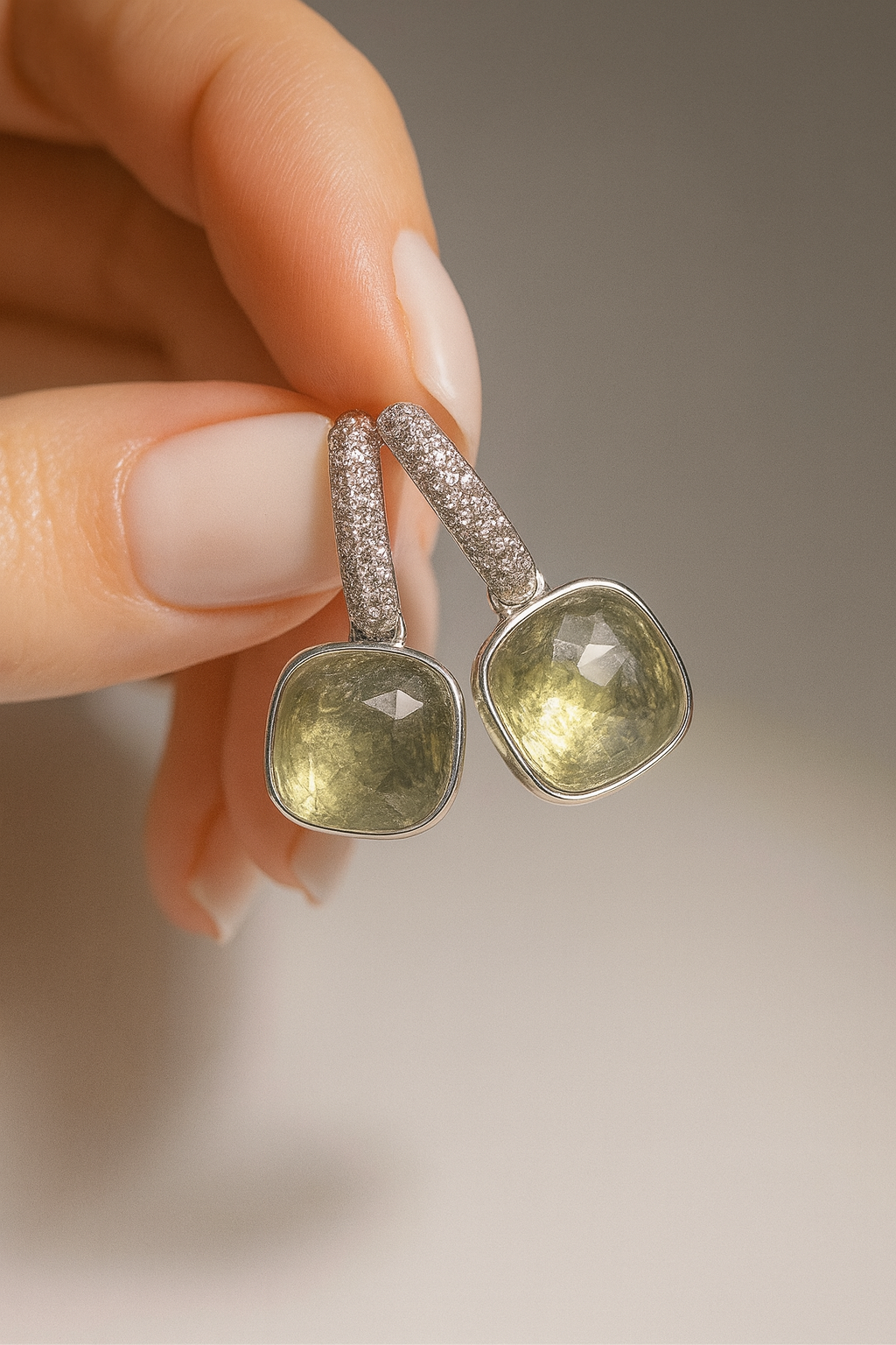 Elegante Prasiolith Ohrringe aus 925 Silber – Grüner Amethyst mit Zirkonia – 2.5 cm romantische Ohrhänger