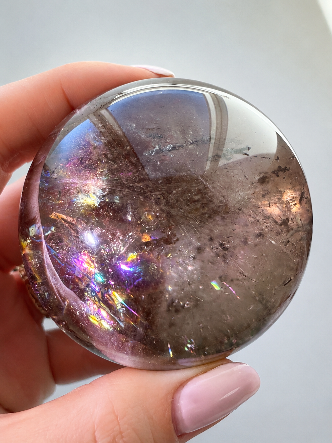 AAA Rauchquarzkugel mit natürlichem Regenbogen, polierter Edelstein, 6 cm und 320 g