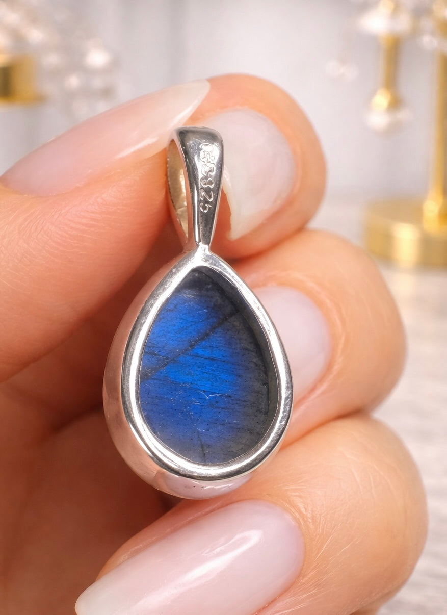 Labradorit Anhänger aus 925 Silber – Edler Glanz & mystische Tiefe ✨