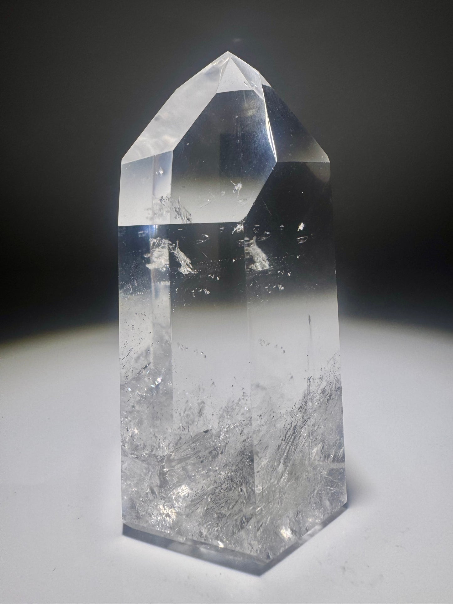 Exklusive sehr transparente Bergkristallspitze / Lemurian mit Regenbogen - 9cm, 284g