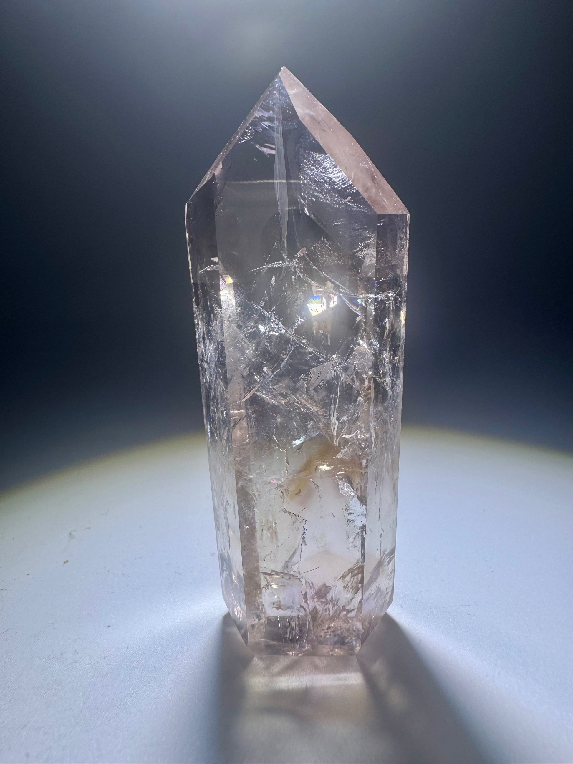 Amethyst-Citrin-Kristallspitze mit sichtbaren Regenbogen und einzigartigem Phantomwachstum, aus Brasilien