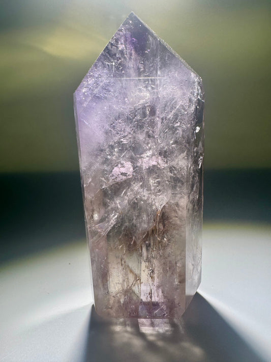 Amethyst-Citrin Spitze mit seltener Fluoreszenz und sichtbaren Regenbogen – hochwertiger Phantomkristall aus Brasilien