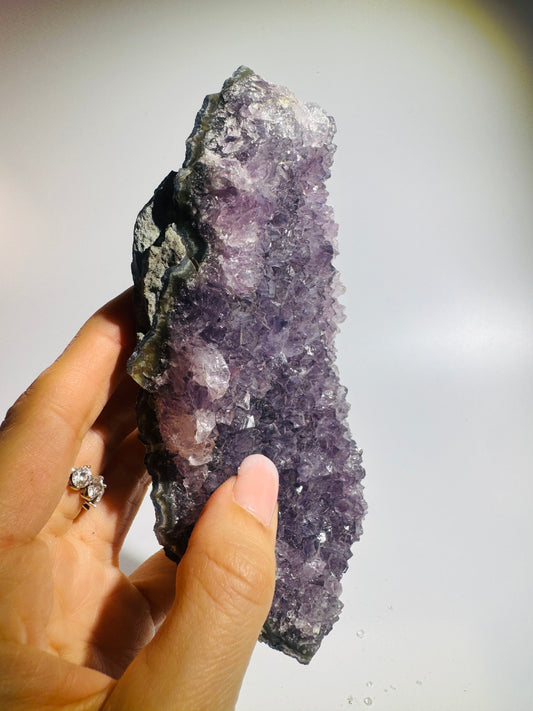 Amethyst-Druse 14,5 x 6,4 cm, 361 g – Naturkristall, violette Kristallgruppe für Meditation, Schutz, innere Ruhe und harmonische Energie im Raum