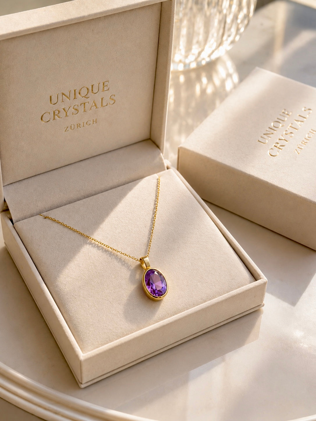 Amethyst Anhänger, 18 Karat vergoldetes 925 Silber, Zargenfassung, 1,8 cm