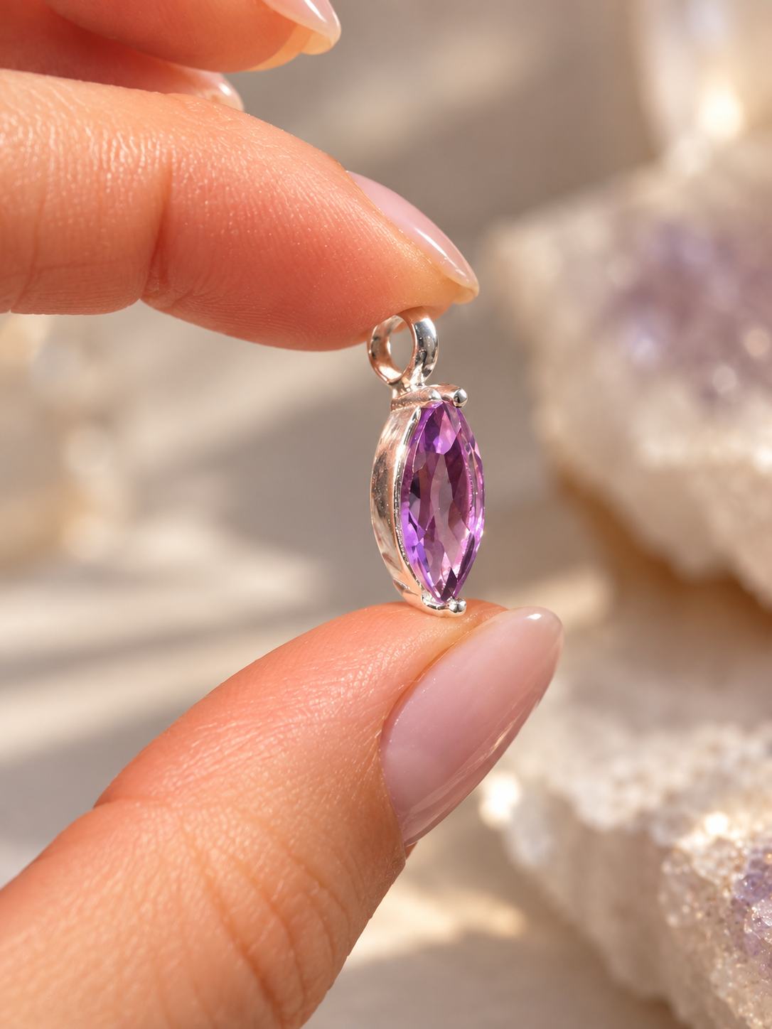 Amethyst Anhänger Navetteschliff 7 × 14 mm in 925 Silber