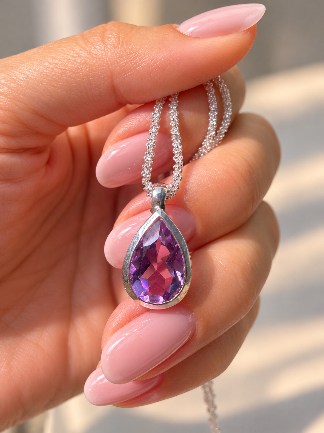 Amethyst Anhänger in Tropfenform 8 × 12 mm massive 925 Silberfassung