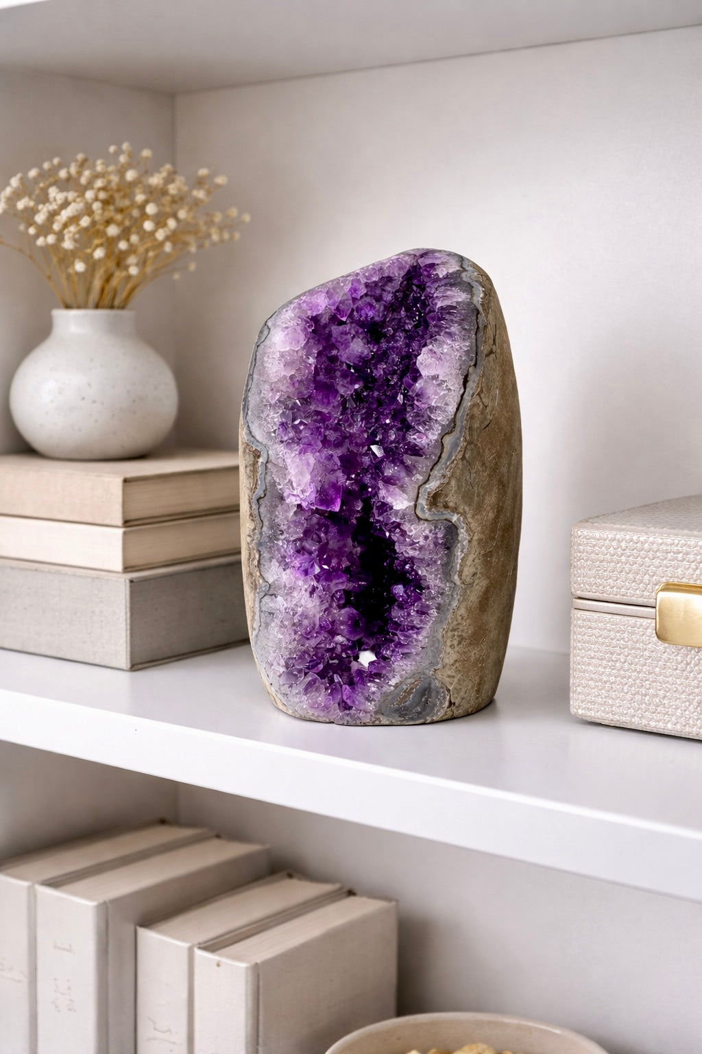 Amethyst Freeform 15 cm 1,88 kg mit grossen tiefvioletten Kristallen