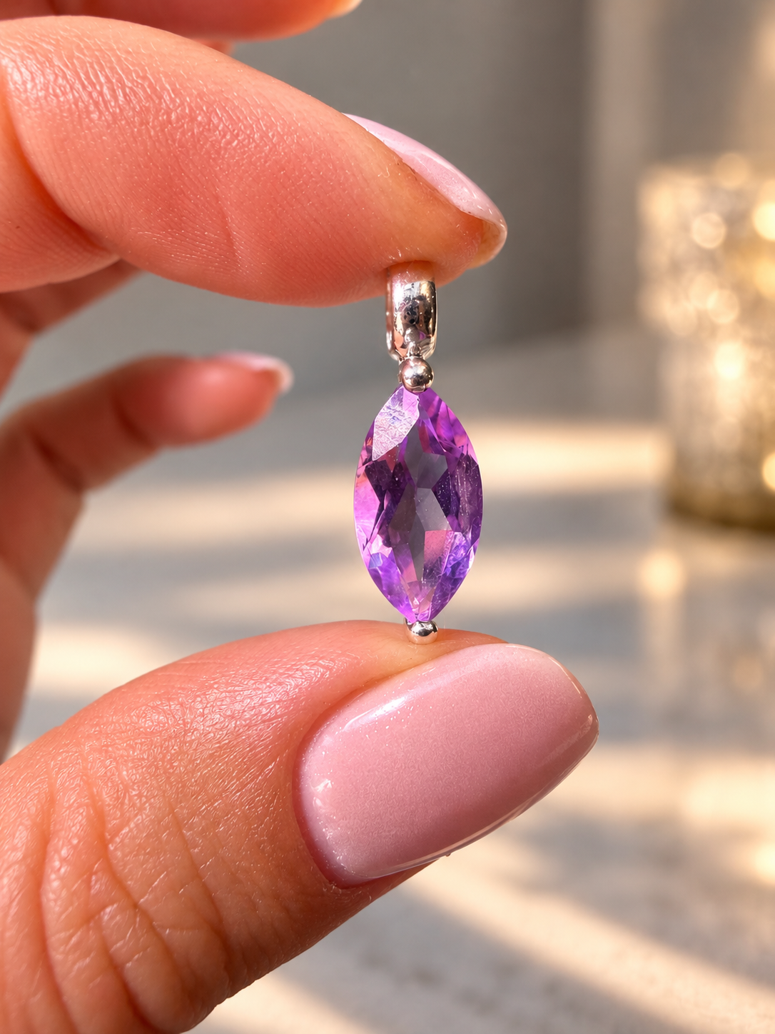 Amethyst Schmuckanhänger Navette 7 × 14 mm mit Silberfassung
