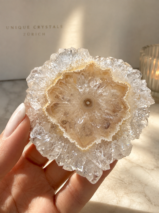 Amethyst Sonnen/Stalaktit Weiss & Gold mit Regenbogen Uruguay 7 cm symmetrisch
