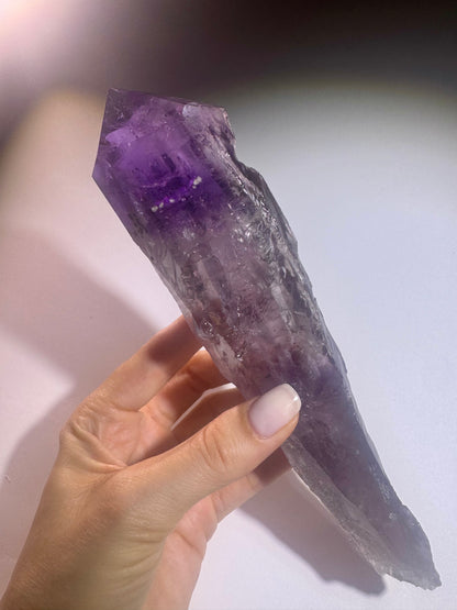 Amethyst Tooth mit natürlichen Einschlüssen aus nachhaltiger brasilianischer Mine