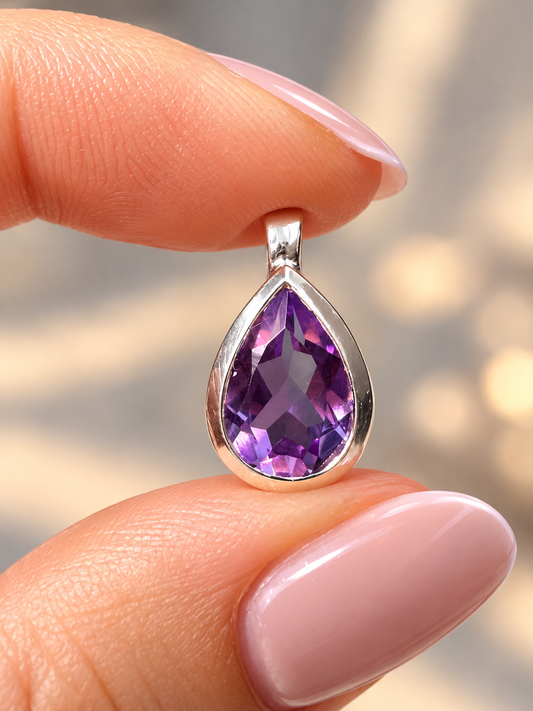 Amethyst Tropfenanhänger facettiert 8 × 12 mm 925 Sterling Silber
