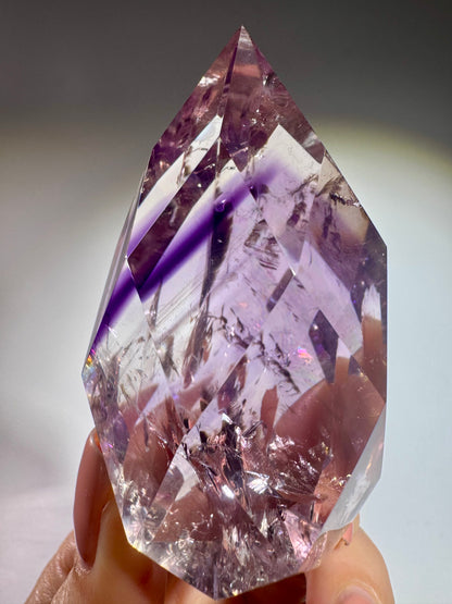 Amethyst facettiert klar mit Phantom