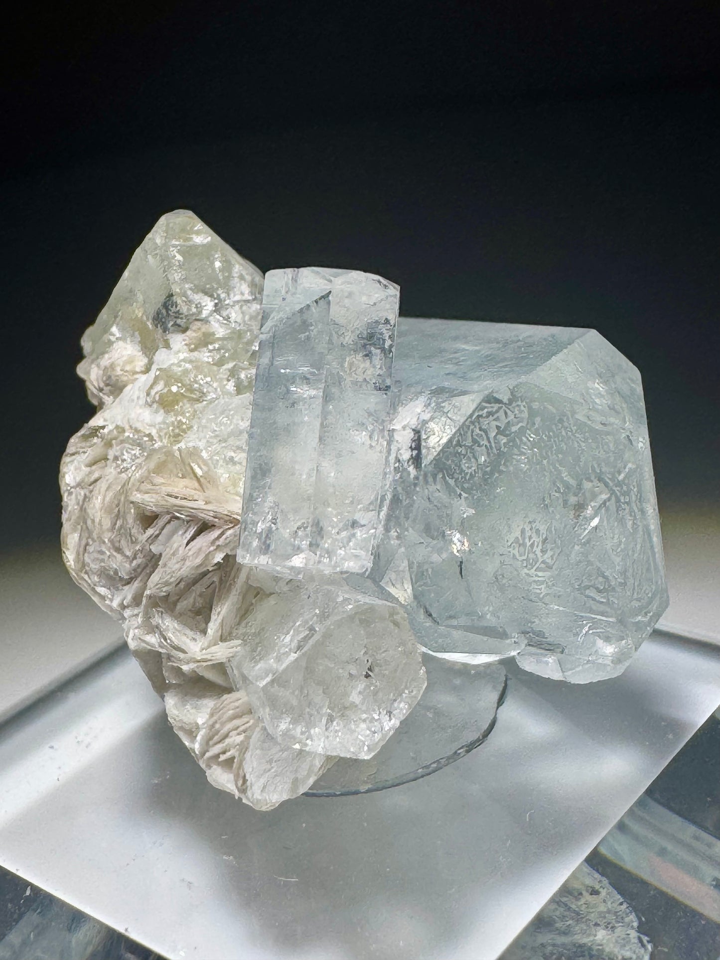 Aquamarin Heilstein aus Pakistan – klare Struktur & hochwertige Qualität