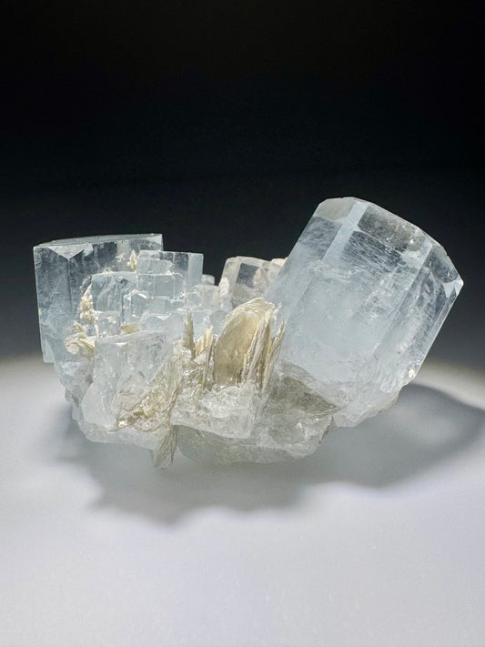 Aquamarin mit klaren Spitzen – exklusiver Kristall aus dem Himalaya-Gebiet Pakistans