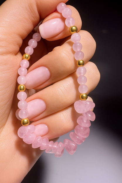 Bracelet délicat en quartz rose avec détails dorés 💗 (taille réglable)