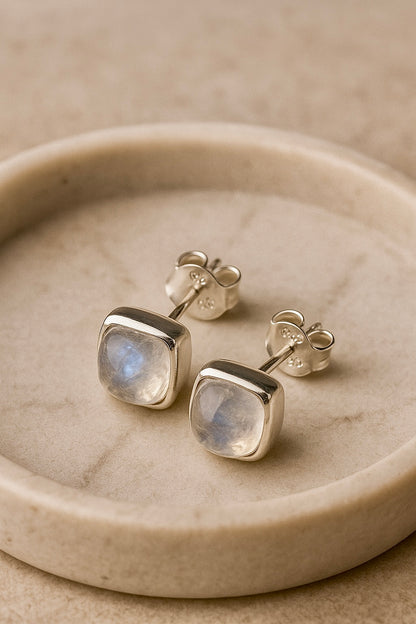 Mondstein Ohrring Stecker 7 mm – Regenbogenmondstein in 925 Silber ✨