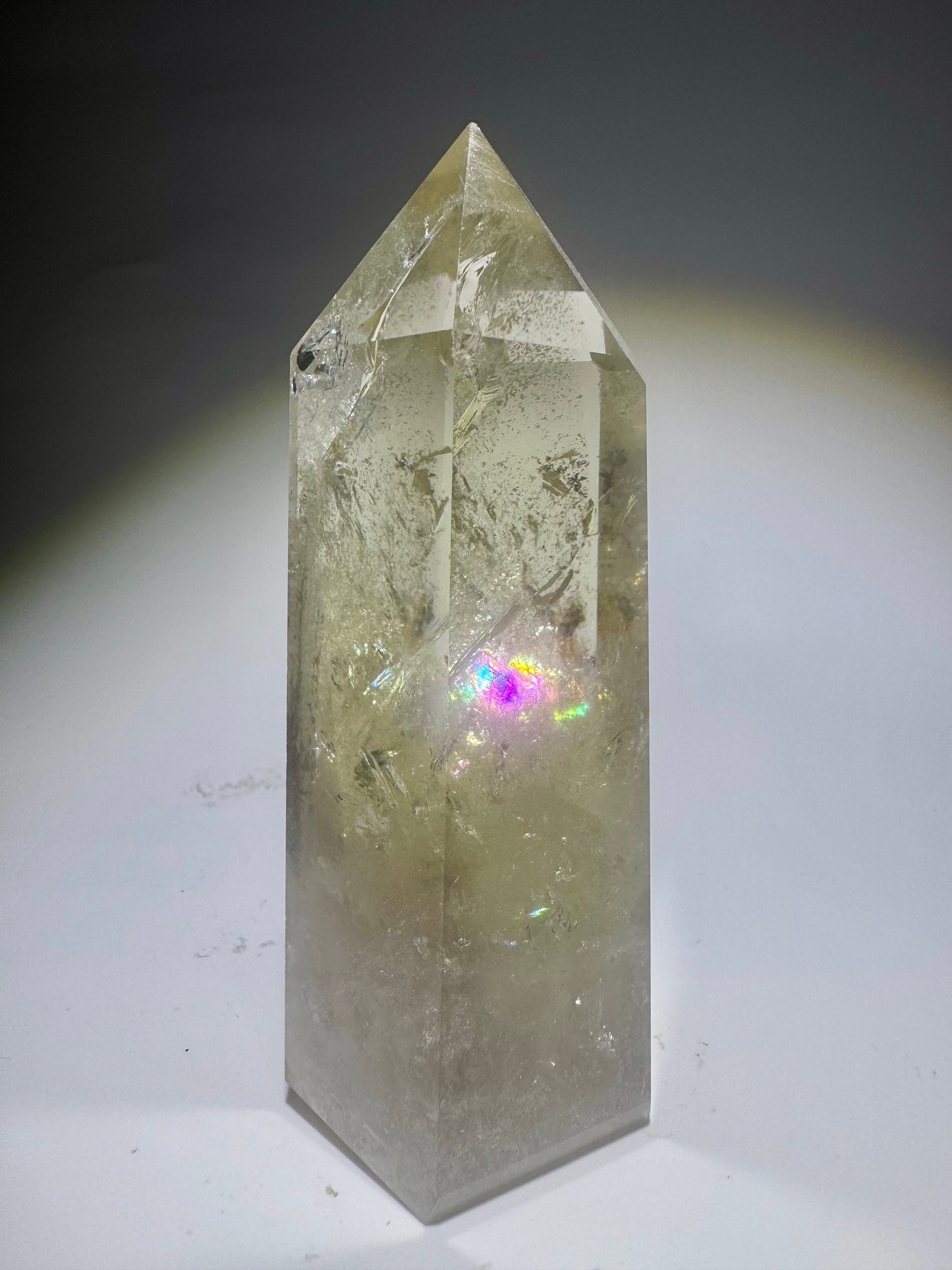 Schöne Citrin Spitze mit Regenbogen - 10.5cm, 288g