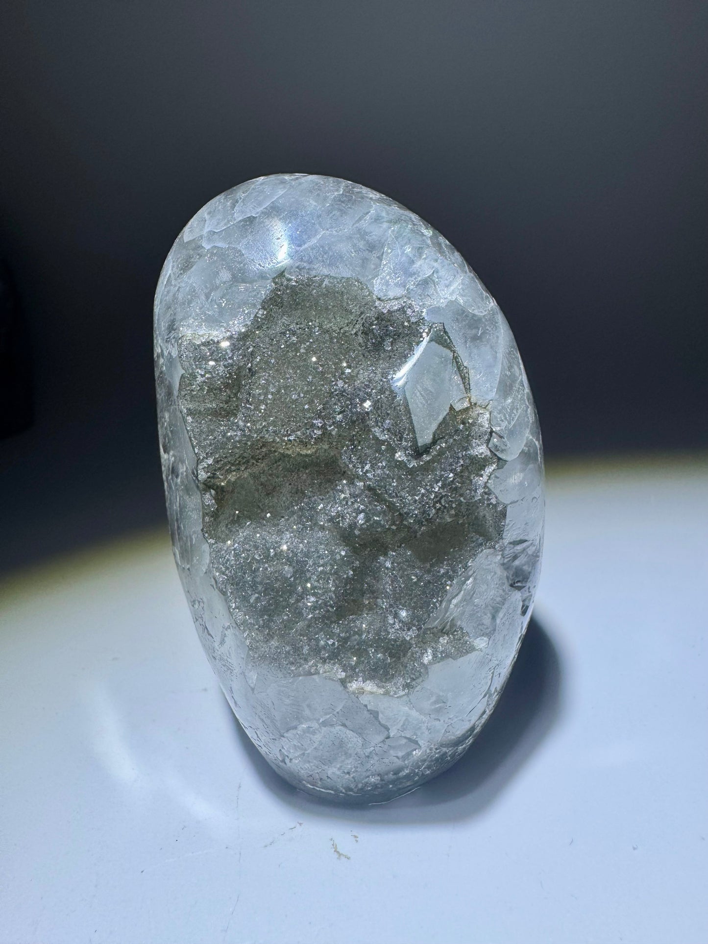 Grüner Rainbow Amethyst  - 8cm, 186g