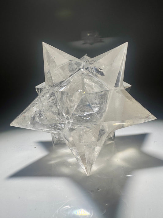 Bergkristall Merkaba 8,2 cm mit klarer Struktur und Lichtdurchlass