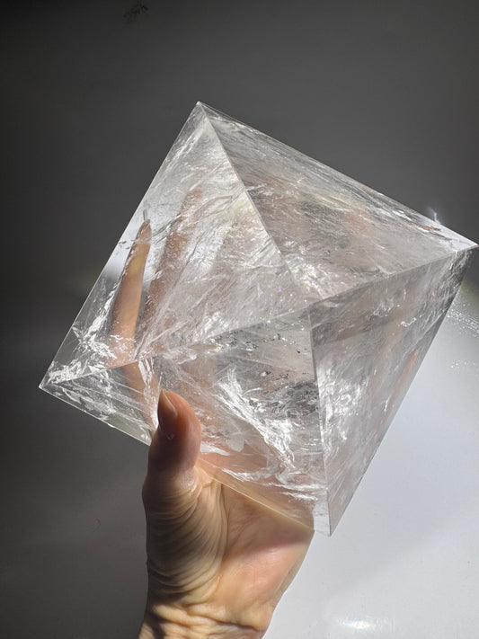 Bergkristall Pyramide Lemurian, Premium-Qualität, 2,48 kg, 15 cm