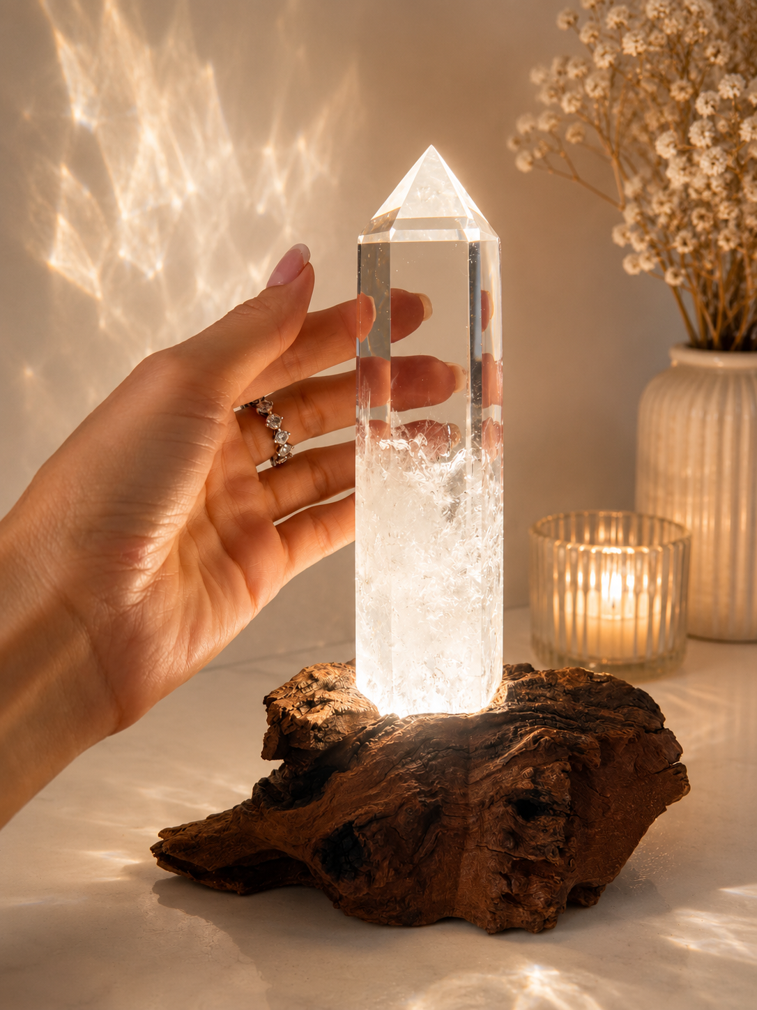 Bergkristalllampe aus Brasilien mit extra klarer Kristallspitze. 16.5 cm, 457 g,