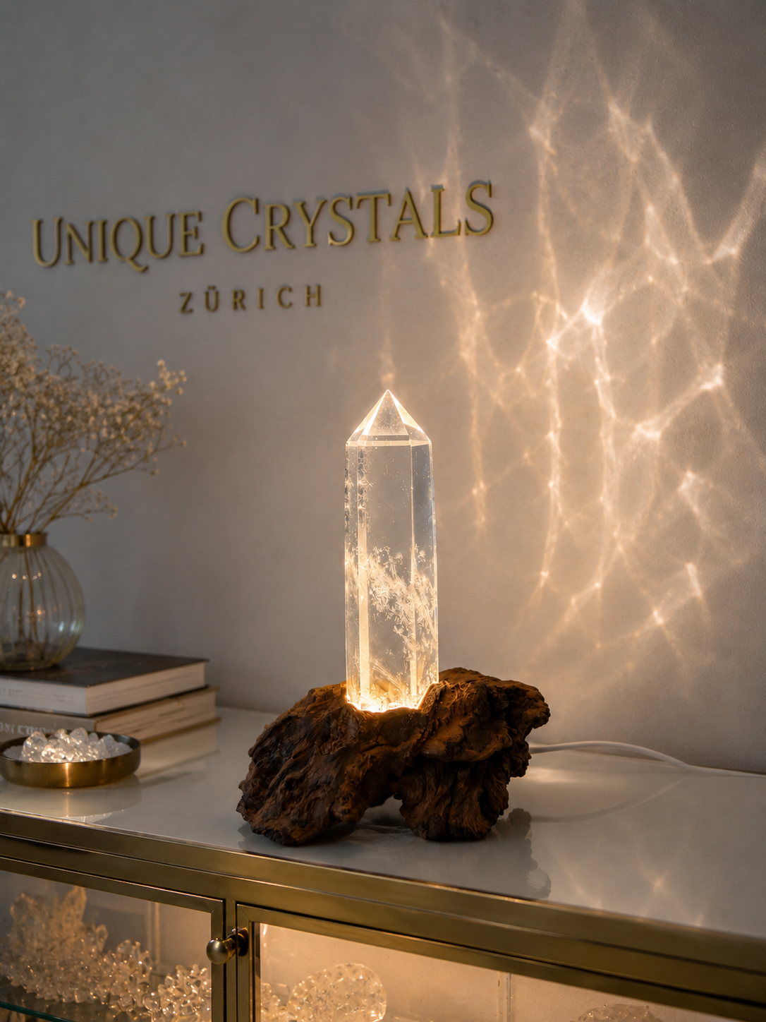 Bergkristalllampe mit LED auf Naturwurzel aus Brasilien