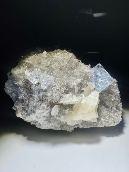 Bezaubernder Glas-Fluorit 9 cm, 351 g – Klarheit, Ruhe & magischer Glanz | UNIQUE CRYSTALS