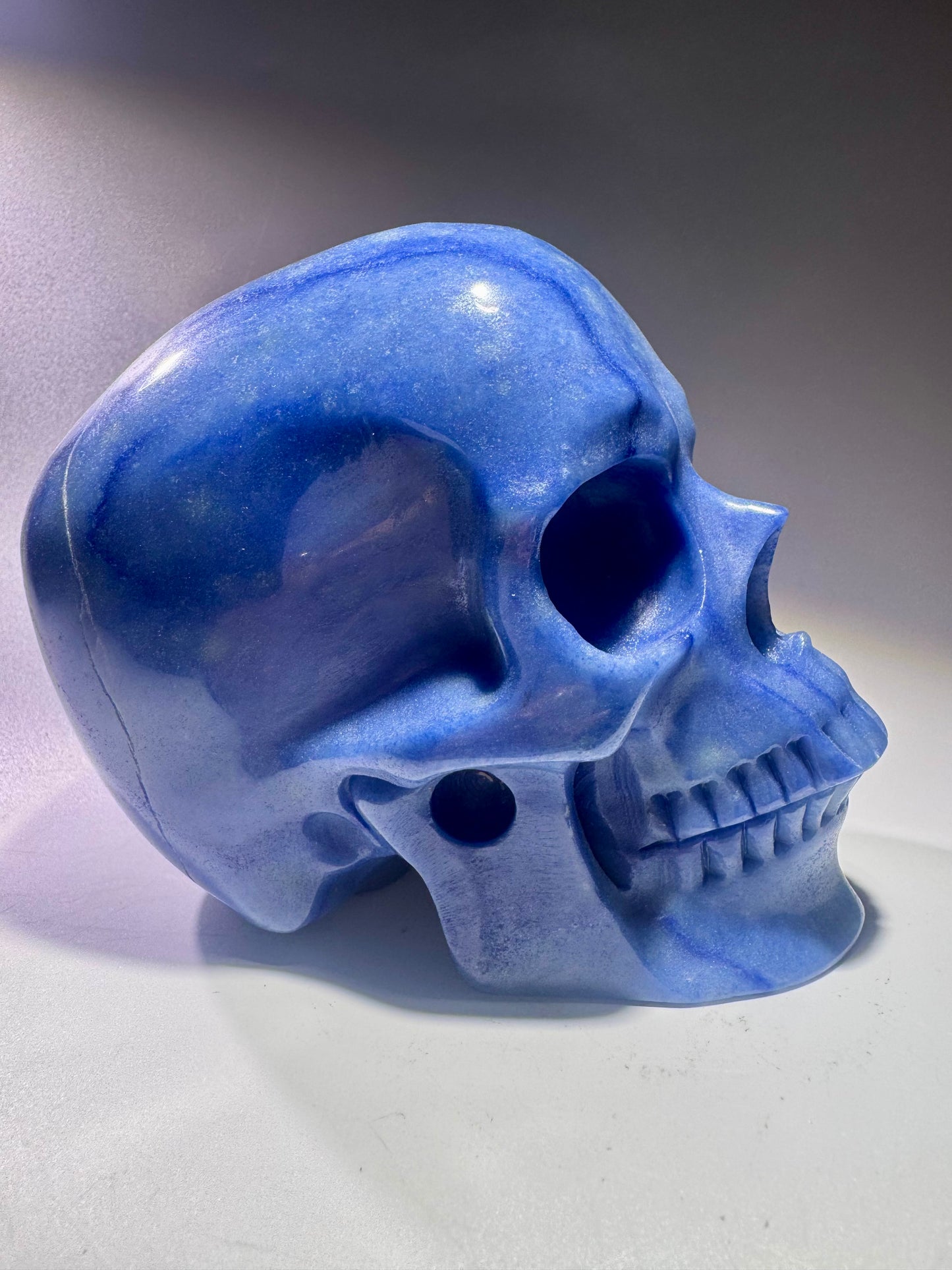 Blauer Aventurin Totenkopf – Realistische Kristallskulptur – 12cm, 1A Handarbeit