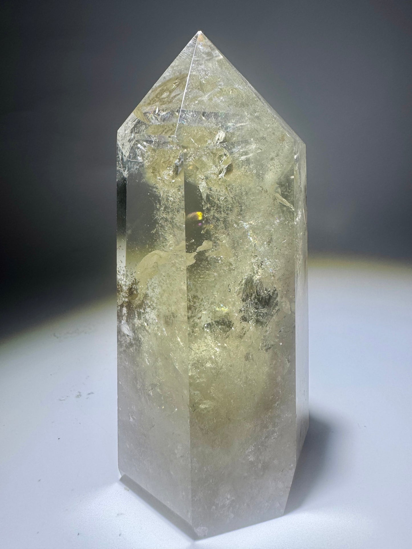 Schöne Citrin Spitze mit Regenbogen - 10.5cm, 288g