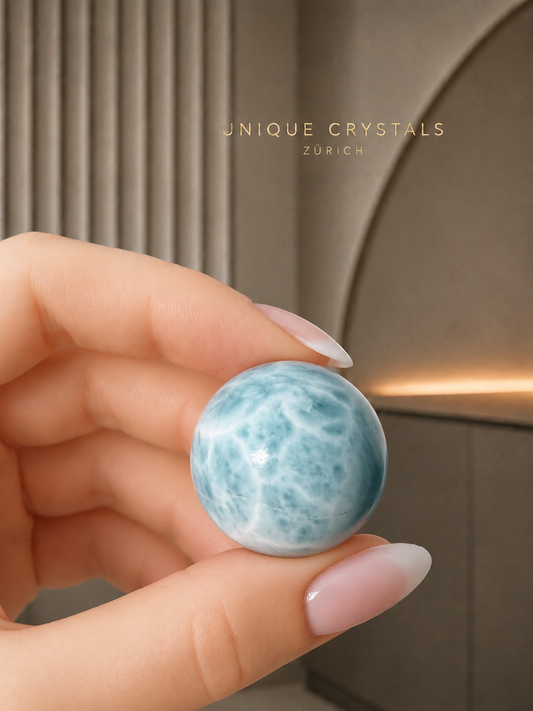 Larimar Kugel 2,3 cm – Seltener Edelstein kaufen | UNIQUE CRYSTALS