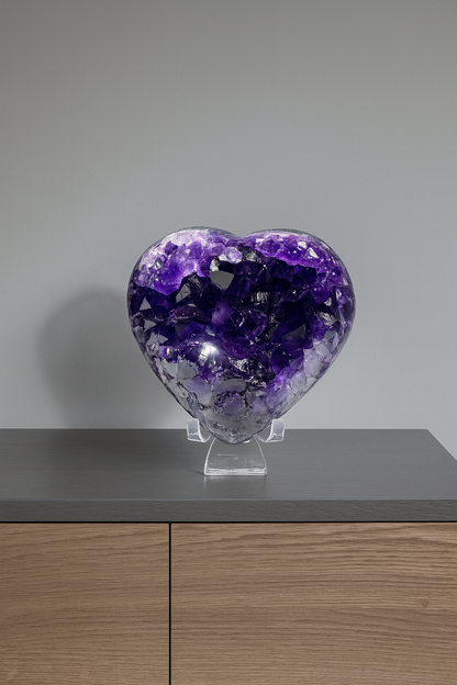 Exklusives Amethyst Herz 647 g Tiefviolett glossy Kristalle Uruguay