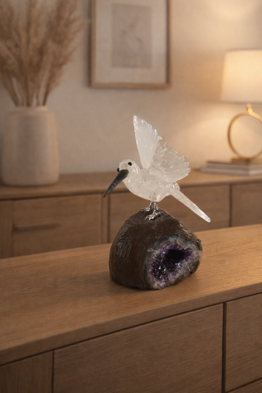 Bergkristall Kolibri / Vogel auf Amethyst - 12cm