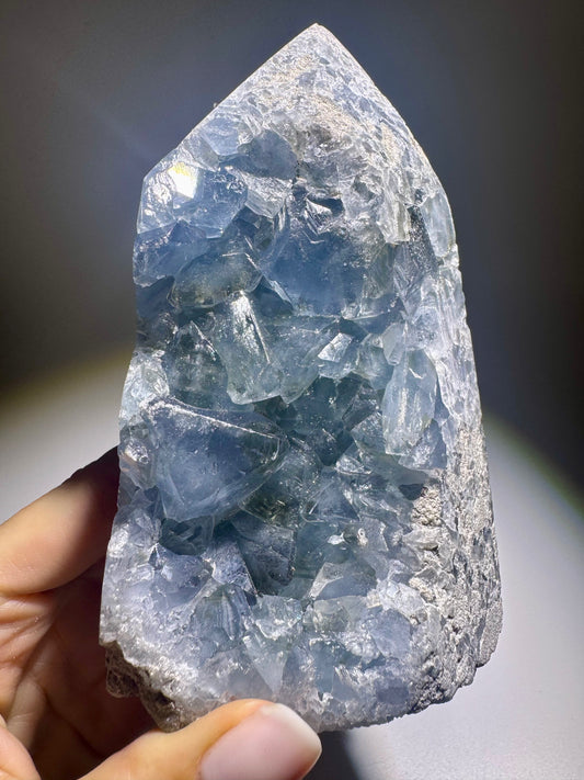 Celestin Kristallspitze – 11 cm Edelstein mit klaren, blauen Kristallen