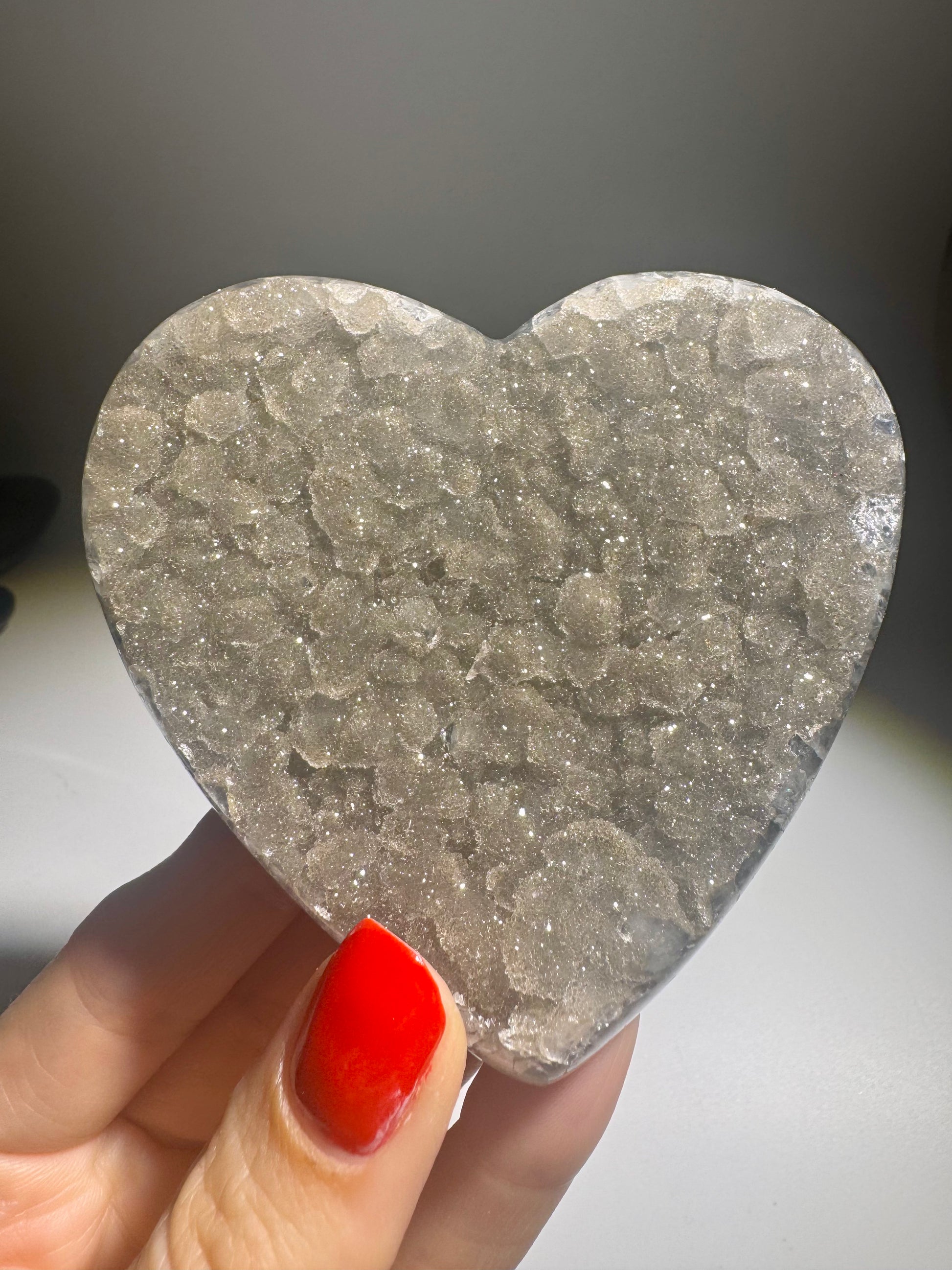 Champagner Rainbow Amethyst Herz aus Uruguay mit seltener Doppelkristallisation und sugary Oberfläche