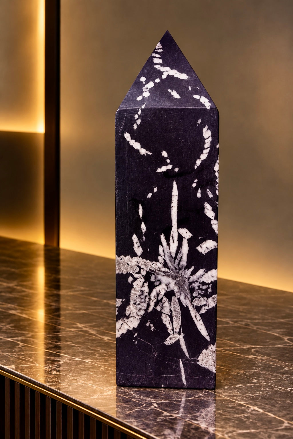 Chrysanthemum Stone XXL – polierte Spitze mit natürlichen Chrysanthemenblüten