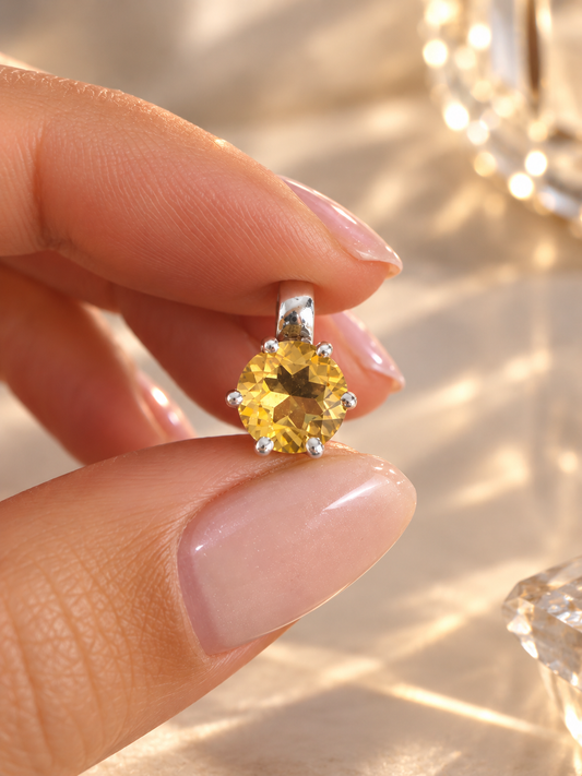 Citrin Anhänger aus 925 Silber mit echtem facettiertem Citrin 7 × 7 mm