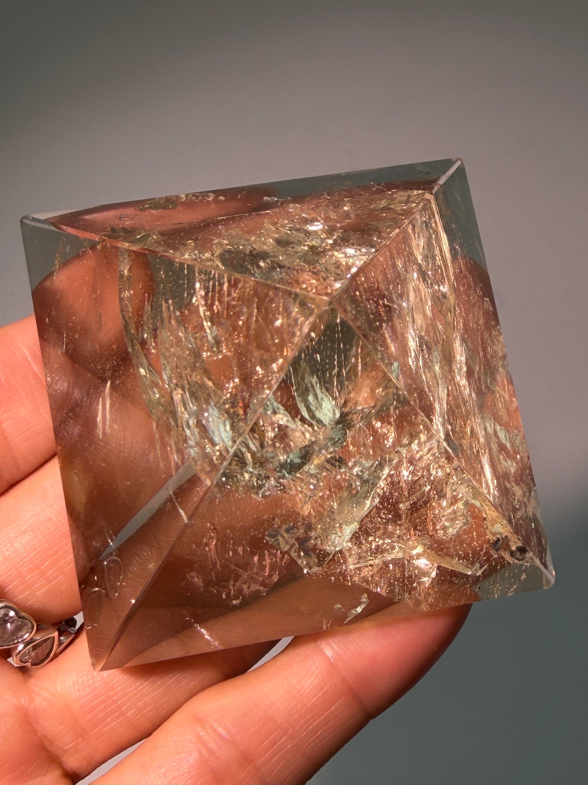 Citrin Kristallpyramide mit intensivem Regenbogen – extra klare Qualität – 5,5 cm