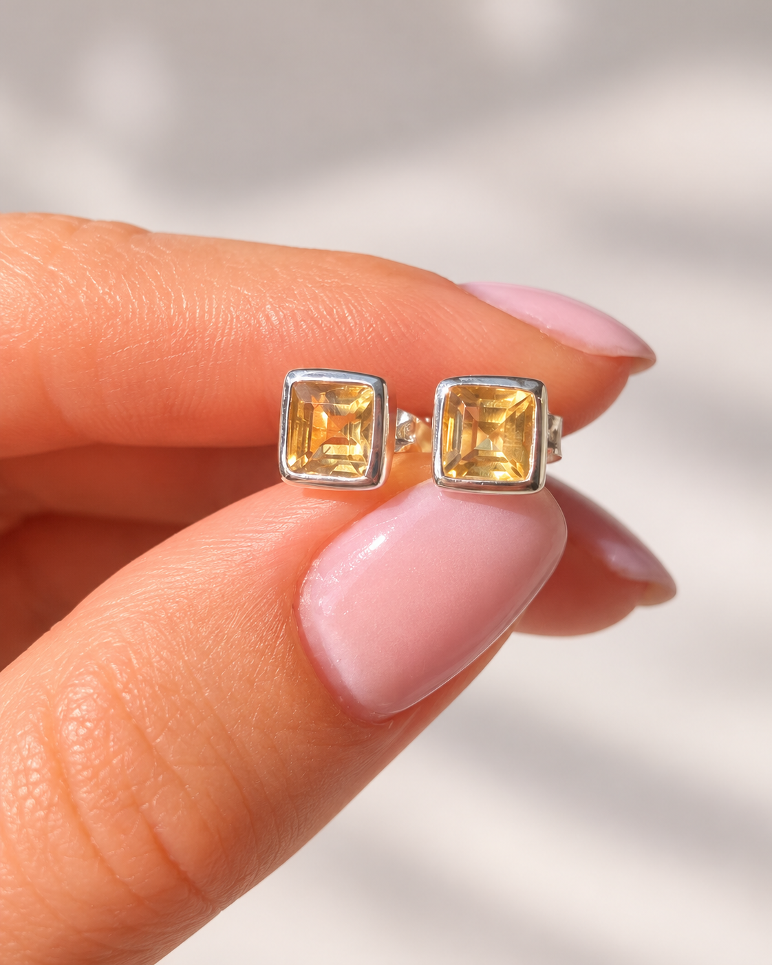 Citrin Ohrstecker mit 5 × 5 mm grossen quadratischen Steinen