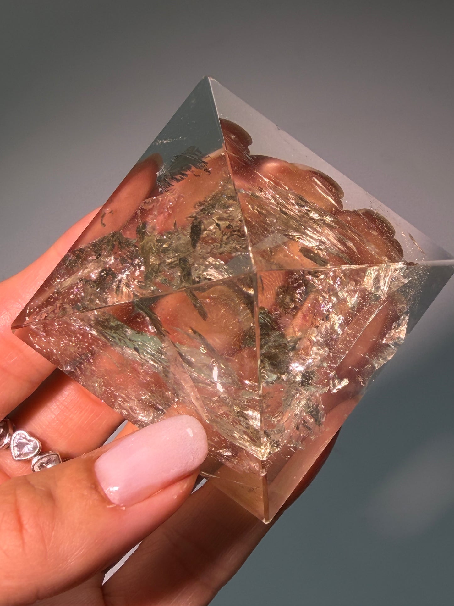 Citrin Pyramide extra klar mit Regenbogen im Inneren – hellgelber Kristall – 162 g